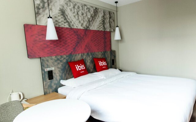 ibis Xinzhou Qiyi Road Hotel