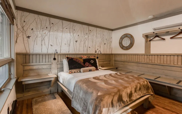 Highland Haven Creekside Inn