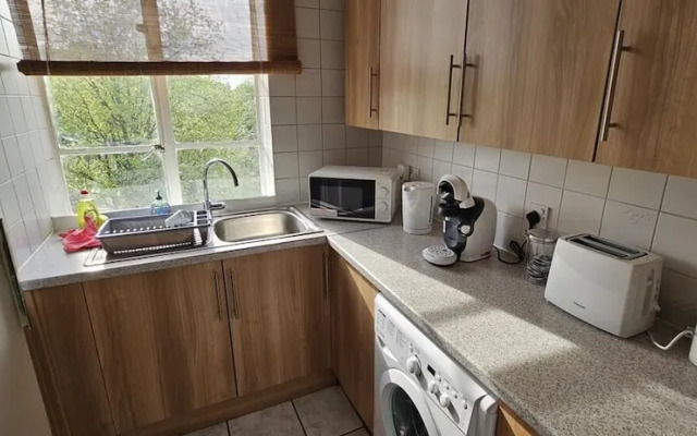 Brondesbury Apartment