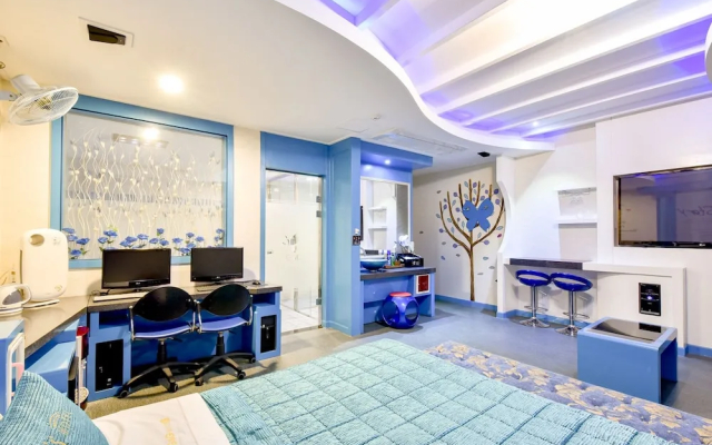 Thebay Hotel