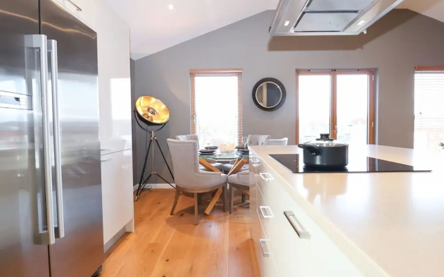 Woodbridge Penthouse