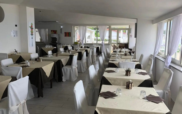 Pizzo Beach Club by Maralp