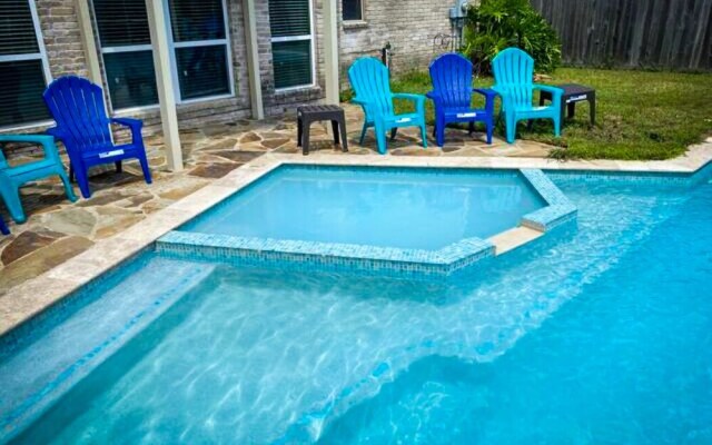 4Bdrm 3.5Bath 8Beds - Pool House