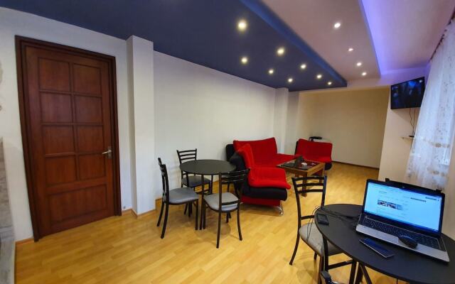 Doss Hostel And Hotel