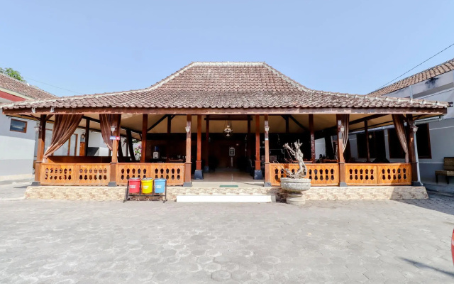 Griya Limasan Hotel by ZUZU
