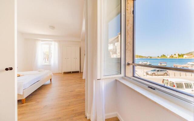 Central Seaside Residence