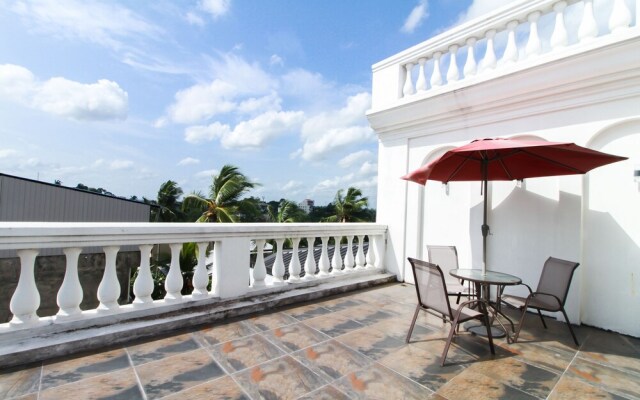 Hotel Queensbury by OYO Rooms