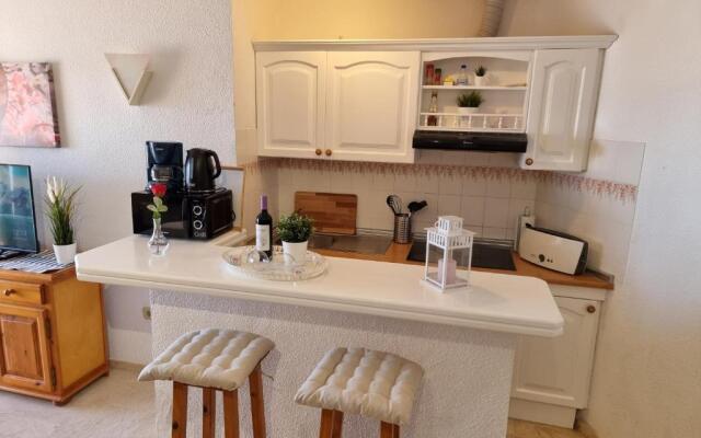 Casa Playa del Duque 2 in 1st sea line directly at the beach, heated pool, Wifi