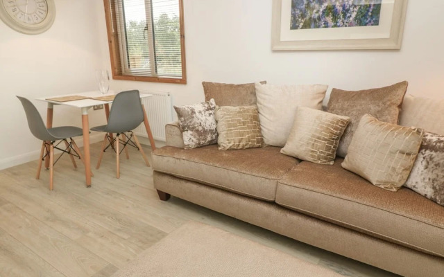 12 Meadow Retreat
