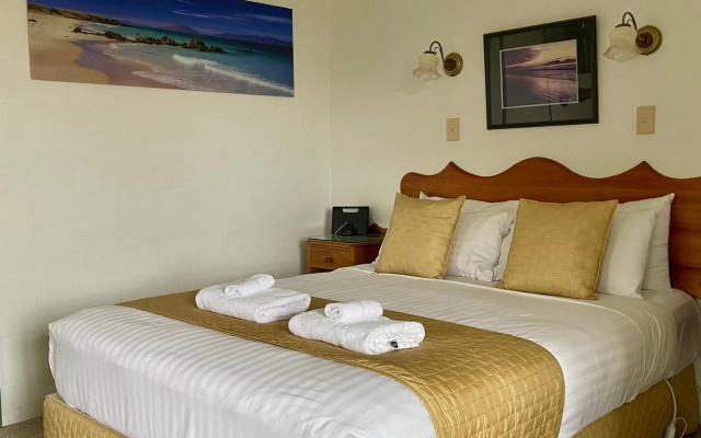 Swansea Cottages & Lodge Suites – Guest Rooms – Swansea