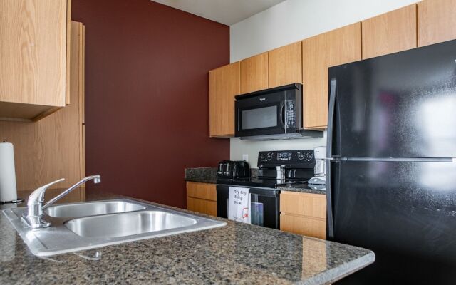 Sleek Apts in West Campus by Wanderjaunt
