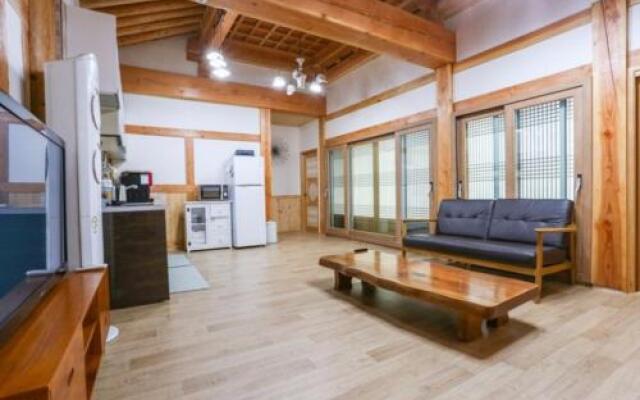 Hanok Jungwon House Pension