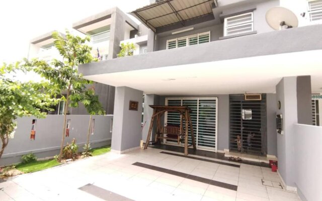 Tiara Homestay - for Malay only