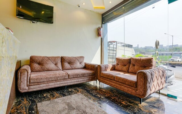 Fabhotel Royal Palace I