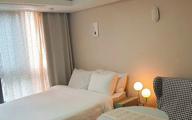 Daegu Dongseongro Star B&B Business Hotel