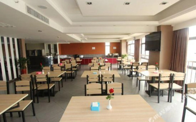 Huating Hotel (Wuhan Qixiong)