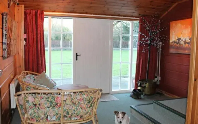 Woodland Lodge-art Activ