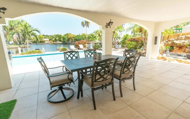 The Aqua Villa in Hollywood