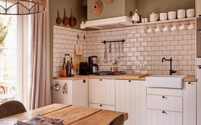 Flamboyant Farmhouse in Baarlo With Hot Tub, Garden