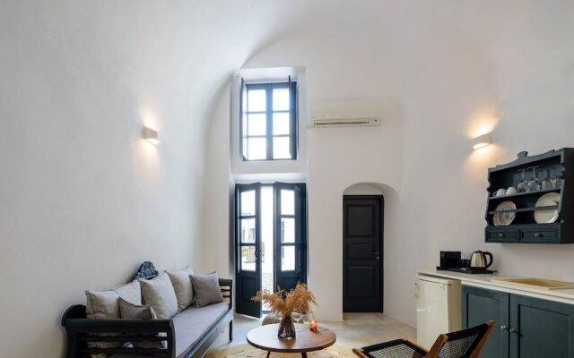 Firalia, Casa In Rock Suites
