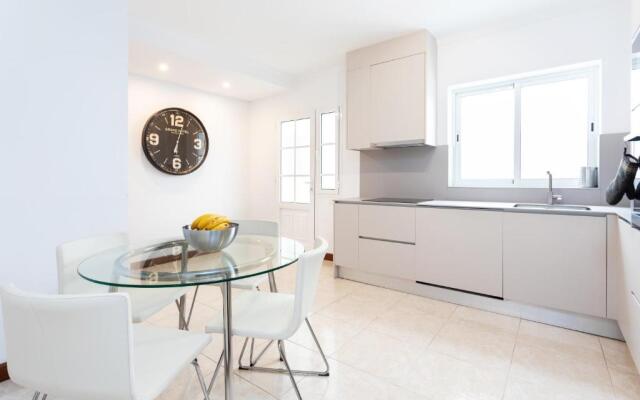 Rooms & Suites Balcony 3D