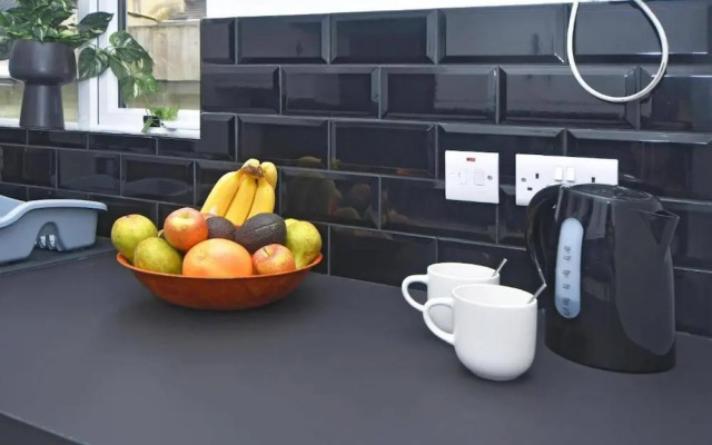 Stylish 3bedroom Near Stoke-on-trent Hospital