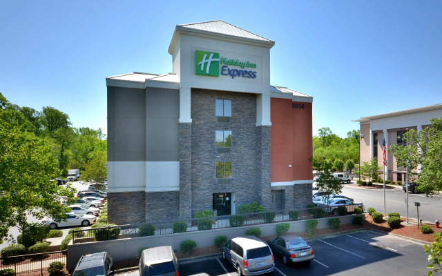 Holiday Inn Express Raleigh Durham Airport by IHG