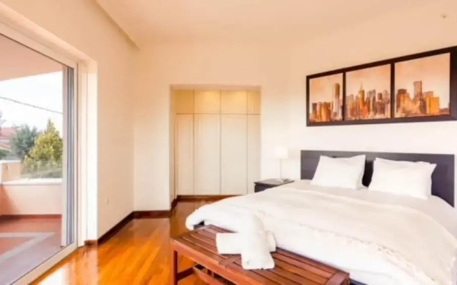 Deluxe 5 Bdrm Villa w Pool Next to the Beach