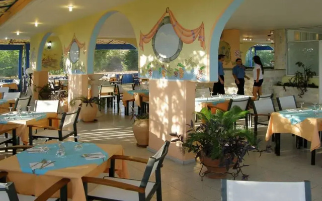 Pefkos Garden