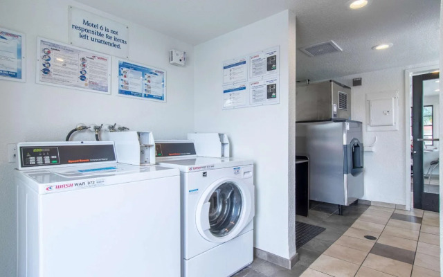 Motel 6 Buena Park, CA - Knotts Berry Farm - Disneyland