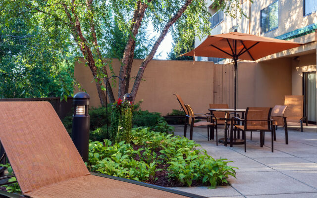 Courtyard by Marriott Grand Rapids Airport