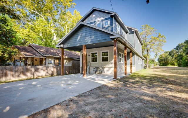 Pet-friendly Tomball Home: Walk to Main Street!