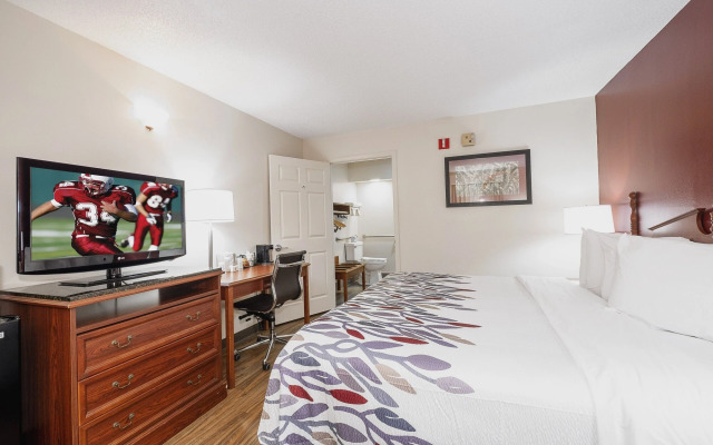 Red Roof Inn & Suites Calhoun