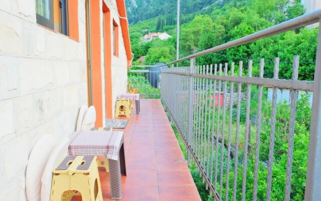 Sea View Cozy Flat 1 Min to Beach in Montenegro