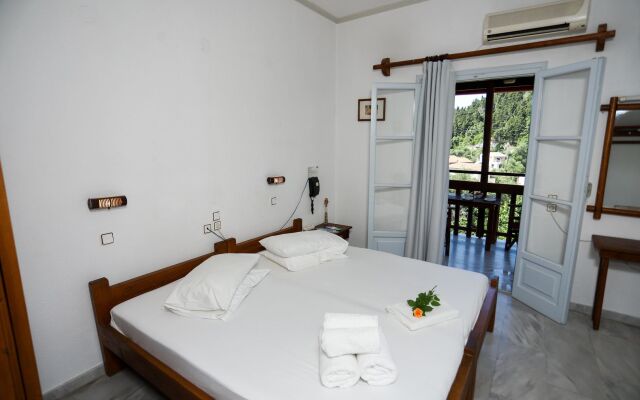 Bastas Hotel & Studios