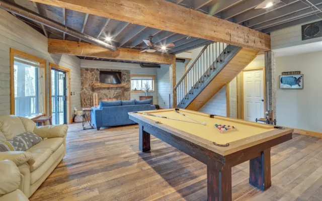Rustic-chic Sapphire Home w/ Wraparound Decks