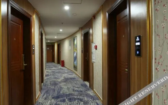 Yuefeng Hotel (Yangjiang Bus Terminal, Wal-Mart)