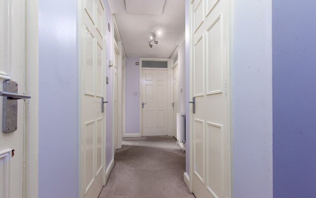 Metropolitan Close - Deluxe Guest Room 2