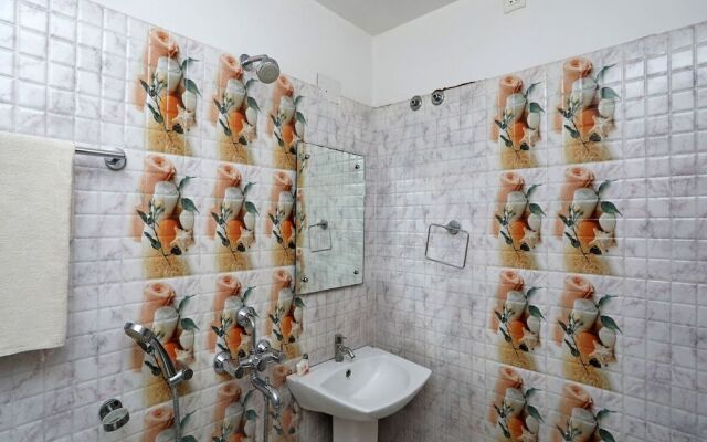 OYO 16173 Hotel Dk