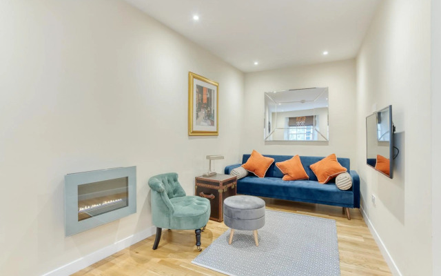 The Gloucester Lane Residence