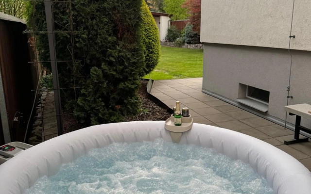 Black Field Apartment