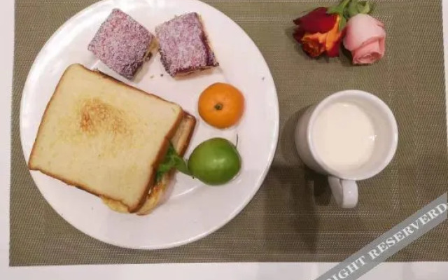 Homeinn Selected Hotel (Lincang Washan Fengcheng Railway Station)