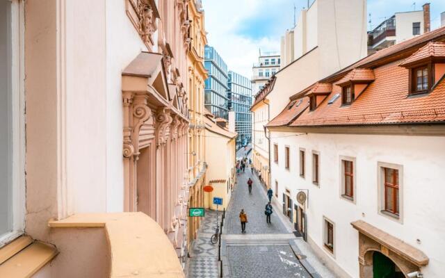 Kafka Apartment 4BR+2bath Old Town