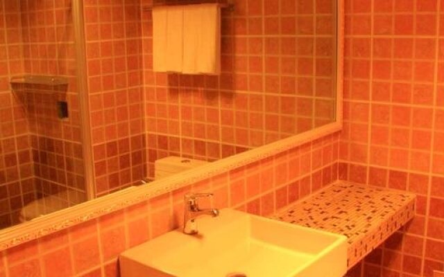 Green Tree Inn Express Tengchong Rehai Spa Jichang Road