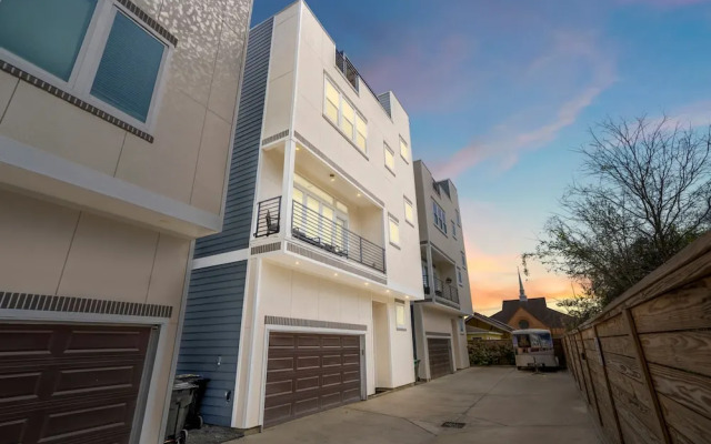 The Green Haus Luxxe Cabana Rooftop Retreat