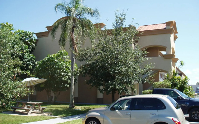 Red Carpet Inn Airport and Cruise Port Hotel Fort Lauderdale