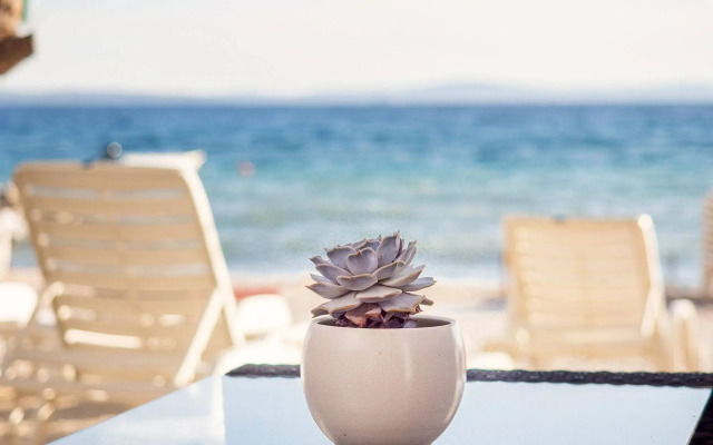 Beachfront Villa Mediteran