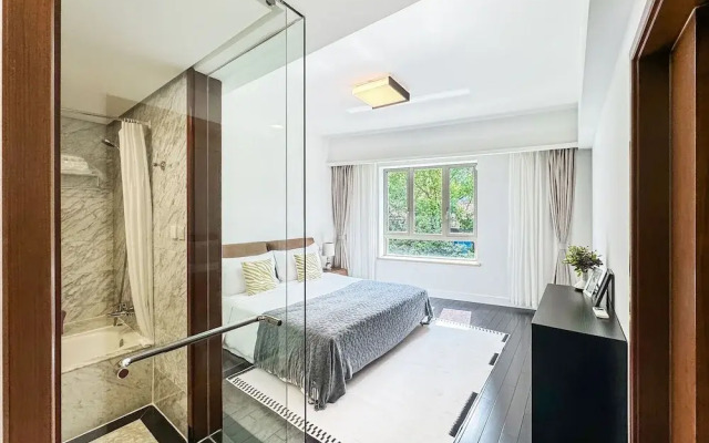 Shanghai West Nanjing RD 3Bed 1Min Metro