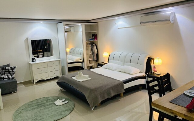 Spat Studio ApartHotel