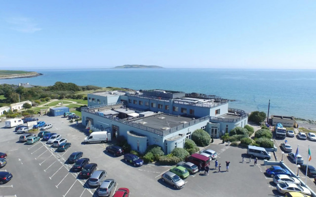 Shoreline Hotel